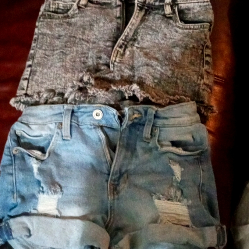 4 Pairs of woman's shorts size 0, 1,25